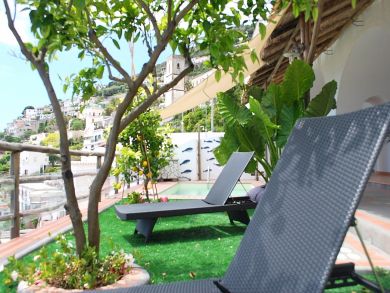 Private villa sleeps 6 in Praiano with pool by the Sea
